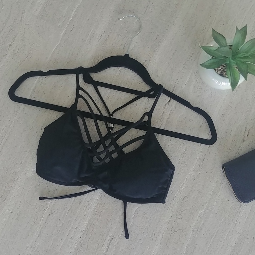 CRISS-CROSS BIKINI TOP